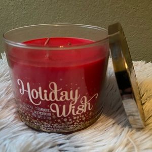 Bath and body works candle - Holiday Wish